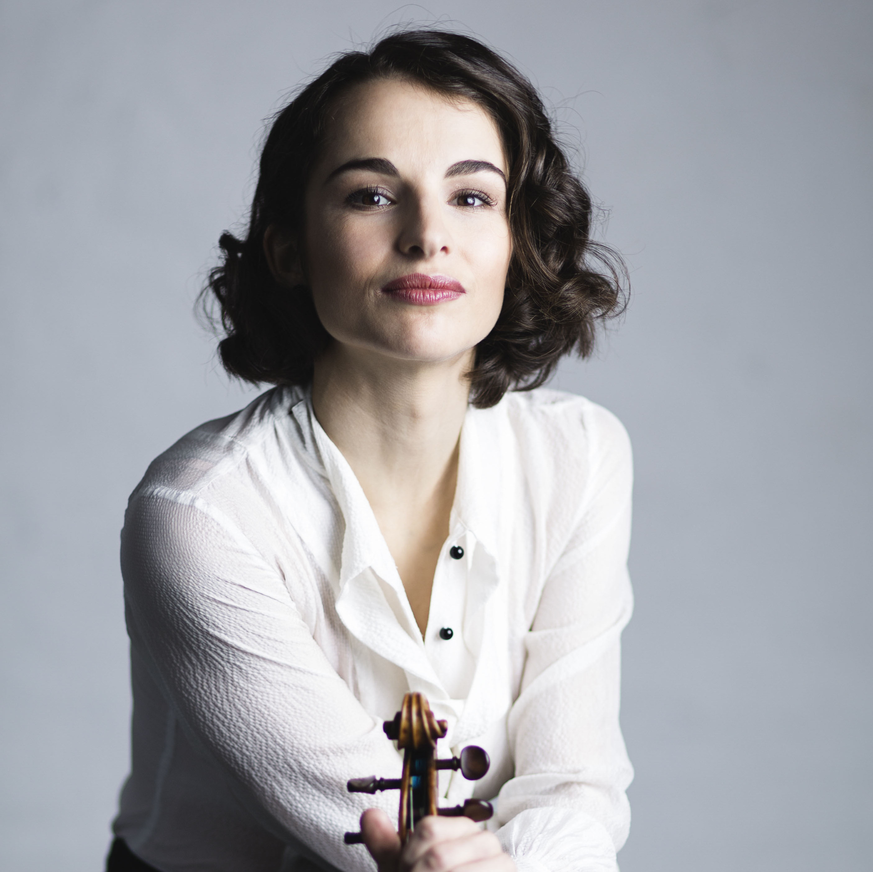 ヴァイオリン：アリーナ・ポゴストキーナ