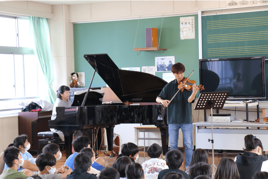新潟市内⼩学校・特別⽀援学校への訪問授業